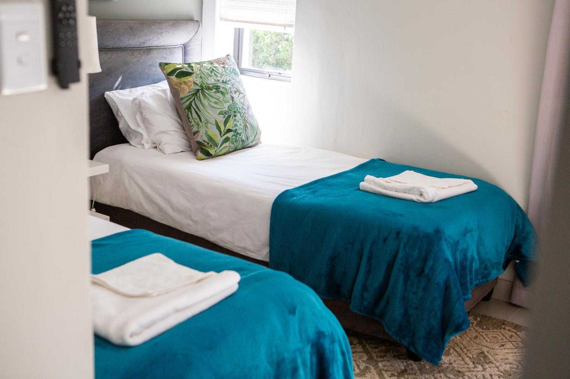 Above & Beyond Houtbay * Houtbaai